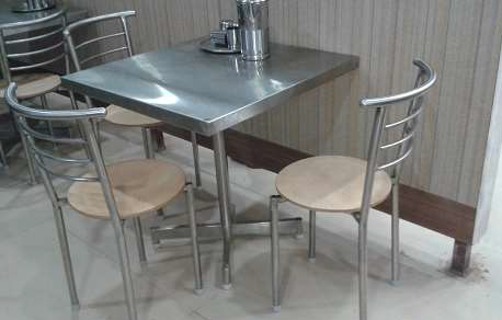 4 SEATER DINING TABLE – Restaurant type